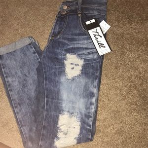 Denim distressed jeans